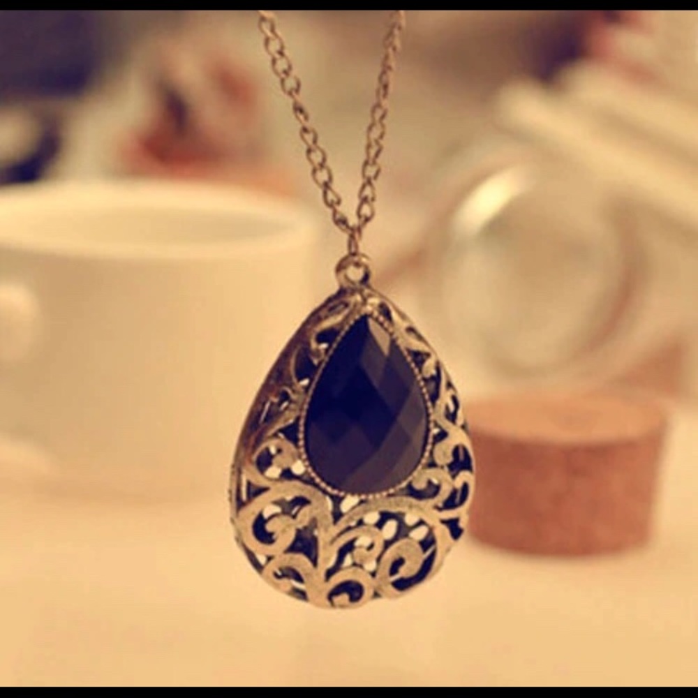 Tear drop pendant with black stone